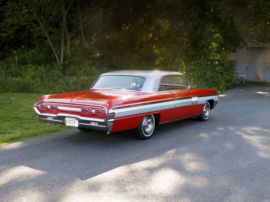  Oldsmobile Starfire Hardtop Coupe 1962 года  (фото 29 из 30)
